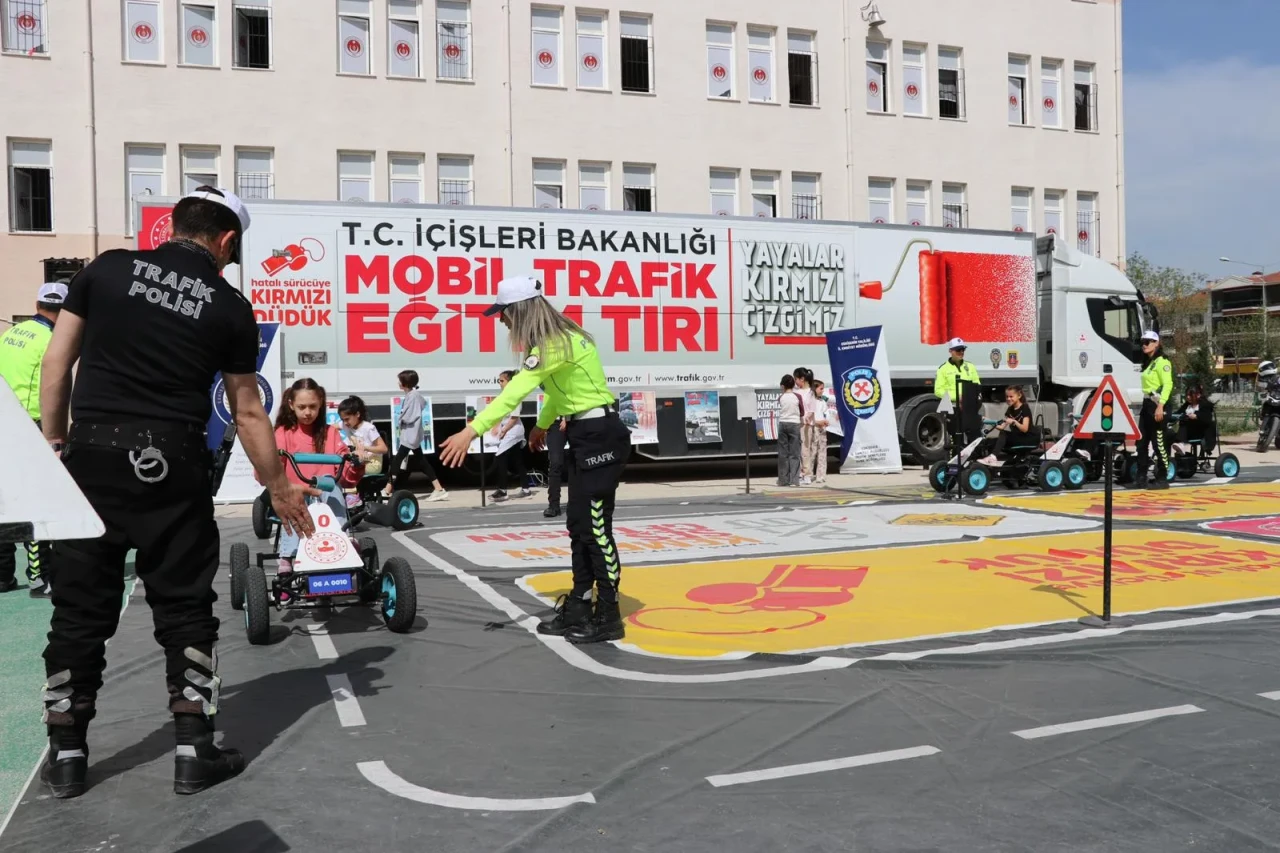 Eskişehir’de Öğrencilere Uygulamalı Trafik Eğitimi