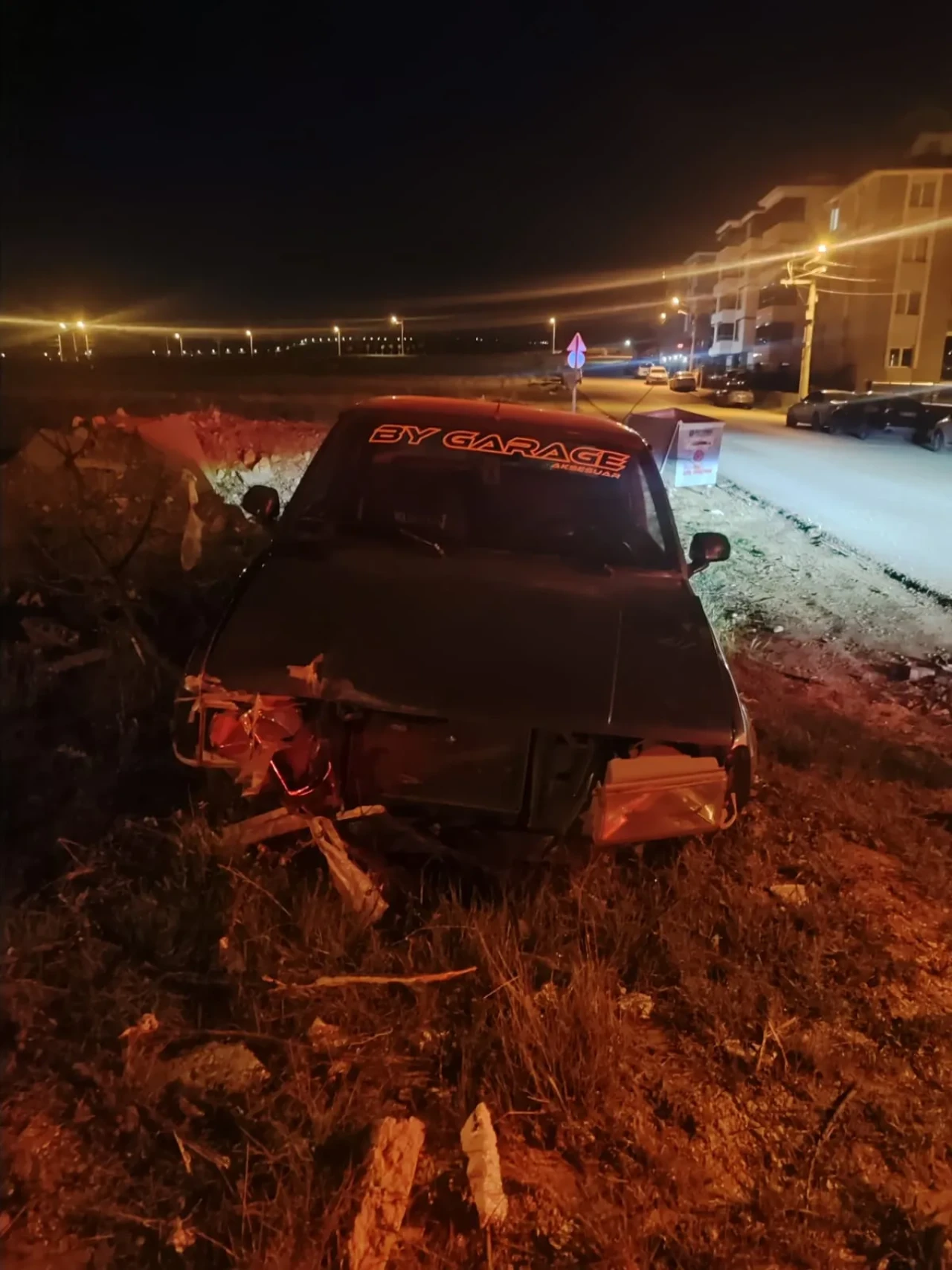 Eskişehir’de Çöp Konteynerine Çarpan Sürücü Olay Yerinden Kaçtı