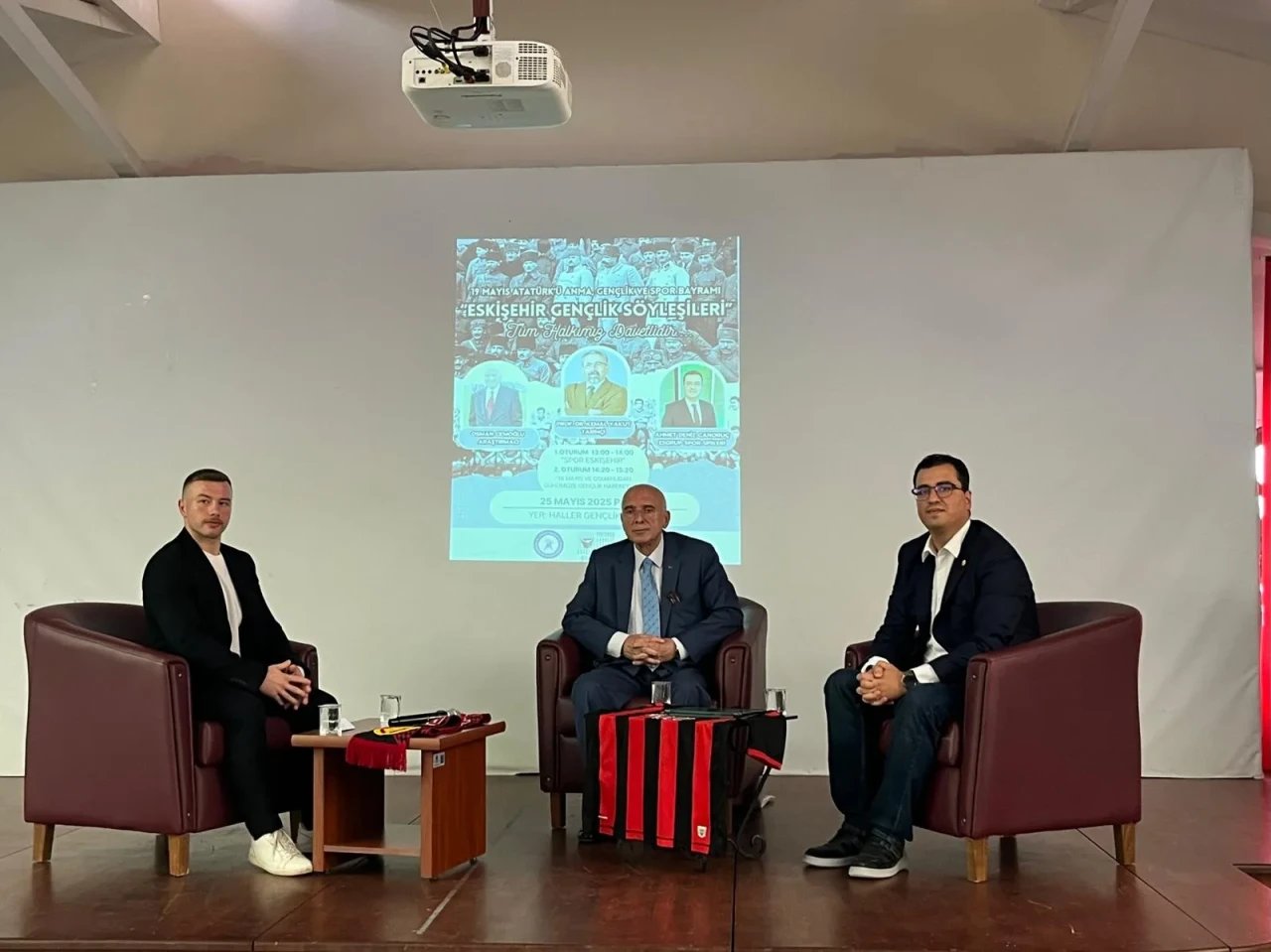 “Eskişehir Gençlik Söyleşileri” Haller Gençlik Merkezi’nde gerçekleşti