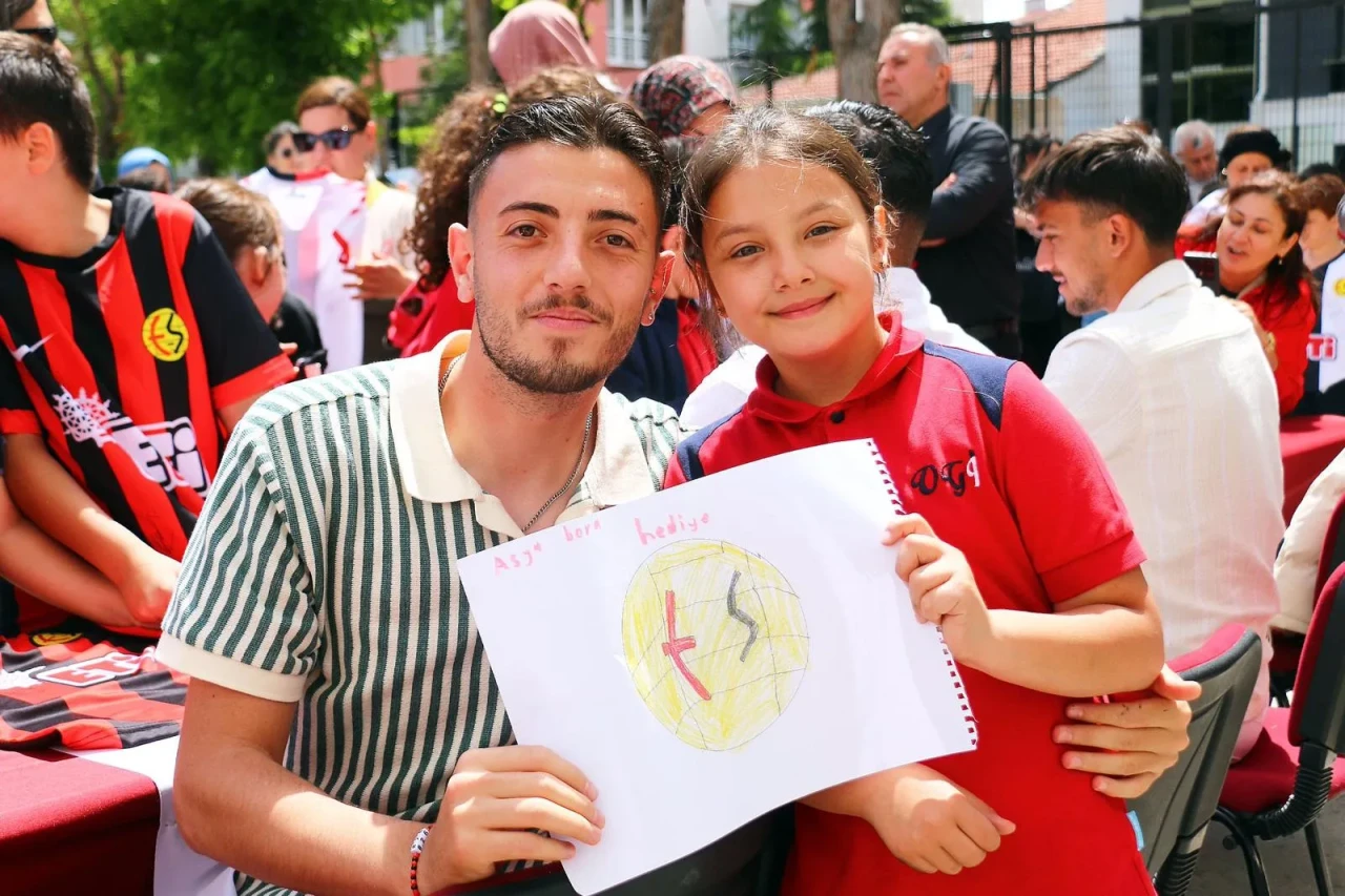 Eskişehirspor’dan minik taraftarlara anlamlı ziyaret