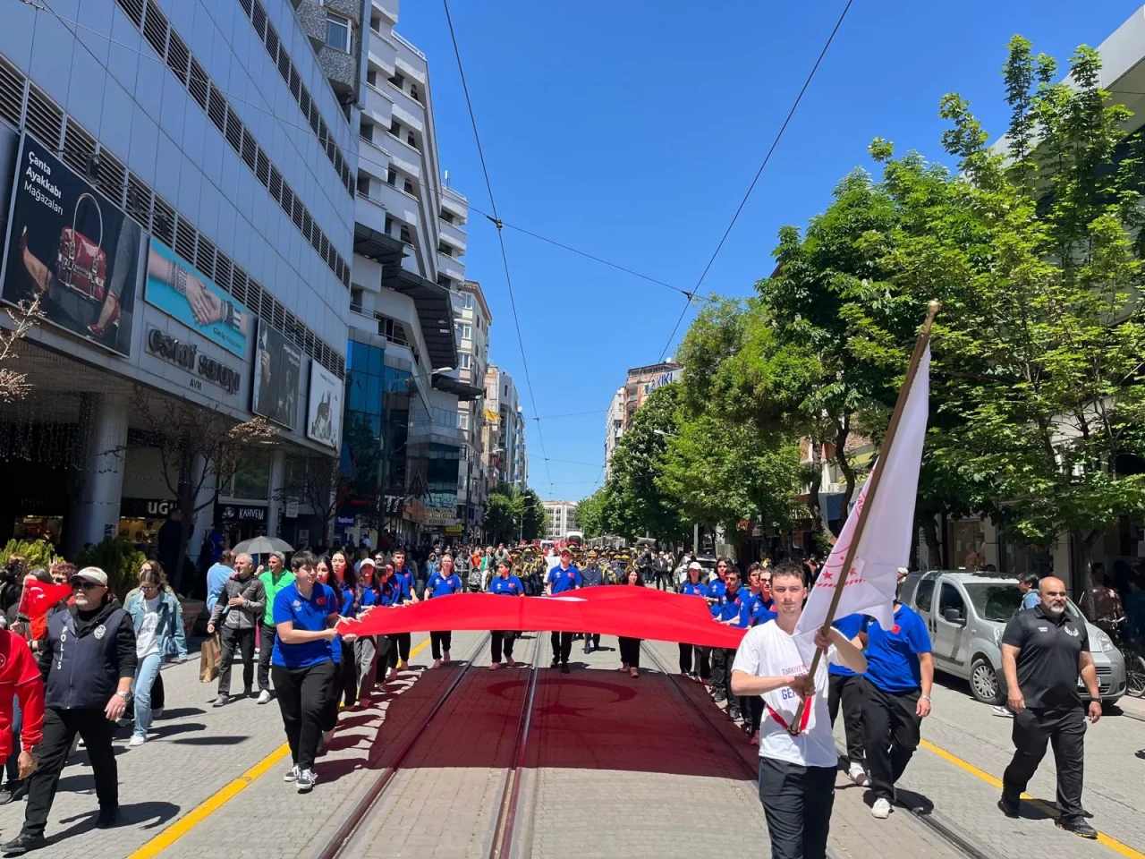19 Mayıs Gençlik Yürüyüşü Eskişehir'de renkli anlar yaşattı