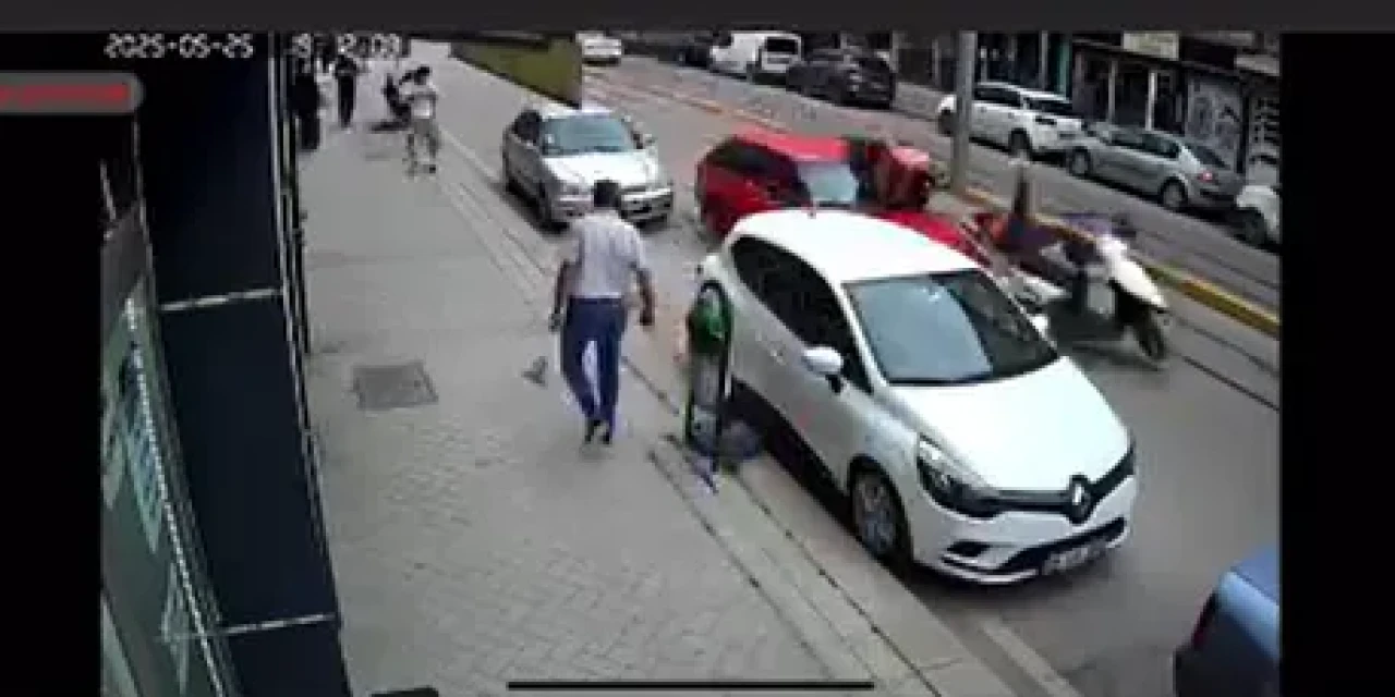 Otomobil Kuryeye Çarpıp Kaçtı
