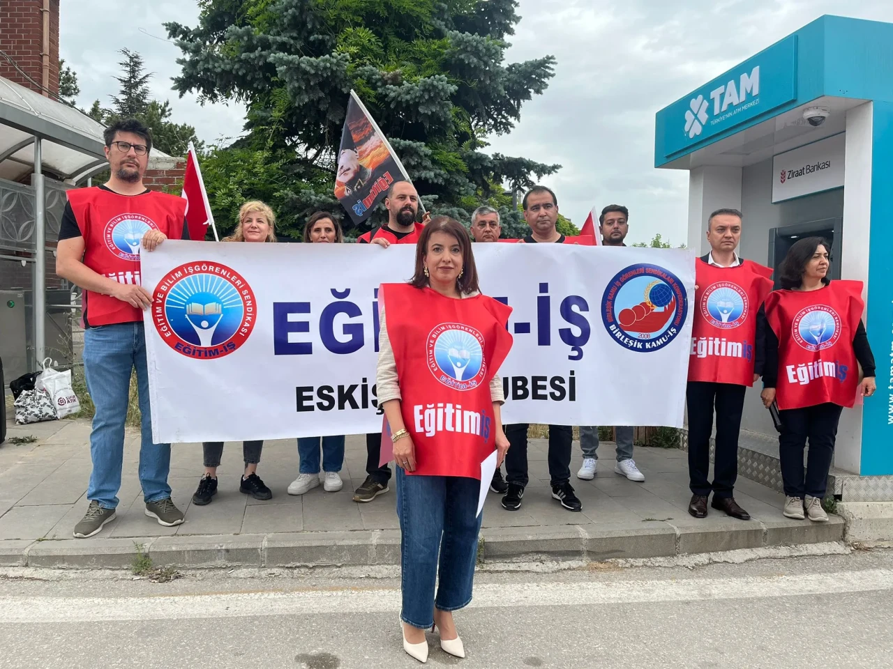Eğitim-İş’ten Üniversitelerin Durumuna Tepki: “Bu Karanlığa Teslim Olmayacağız!”