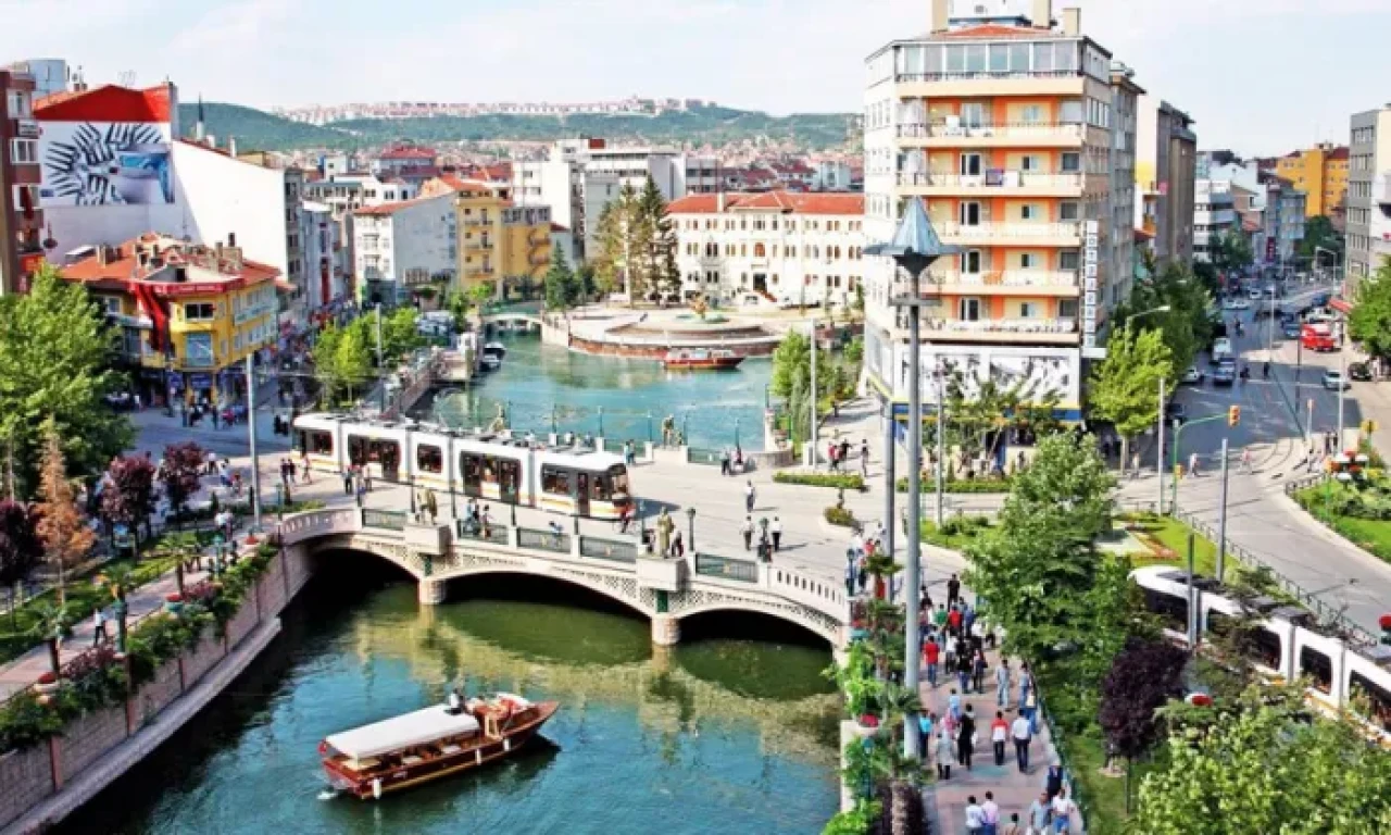 Eskişehir’de yeni yasak: Bu bulvarda park etmek artık yasak!