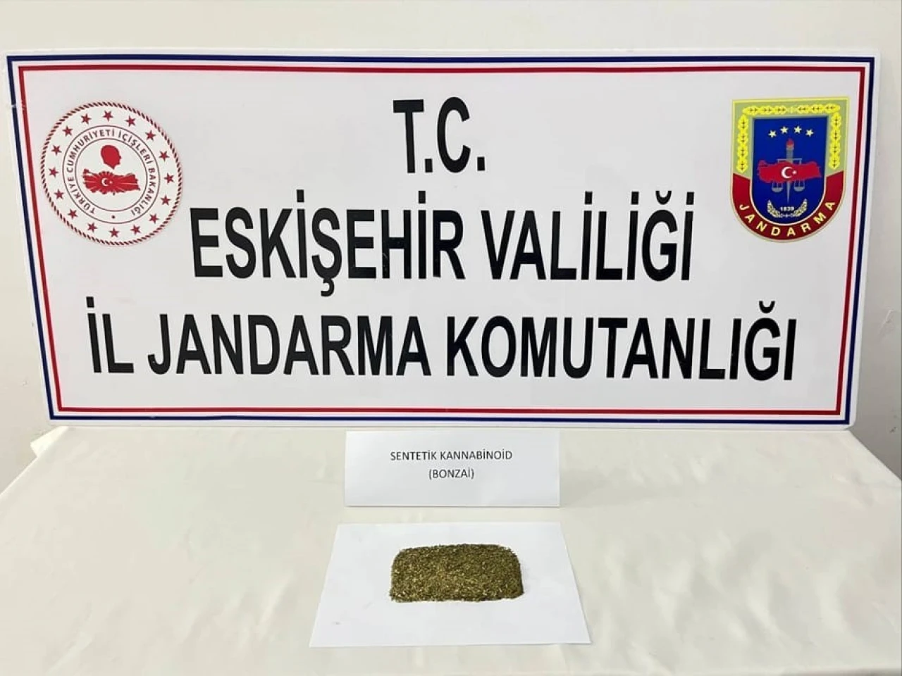 Eskişehir’de ilçeye yasaklı madde taşıyan 2 şüpheli yakalandı