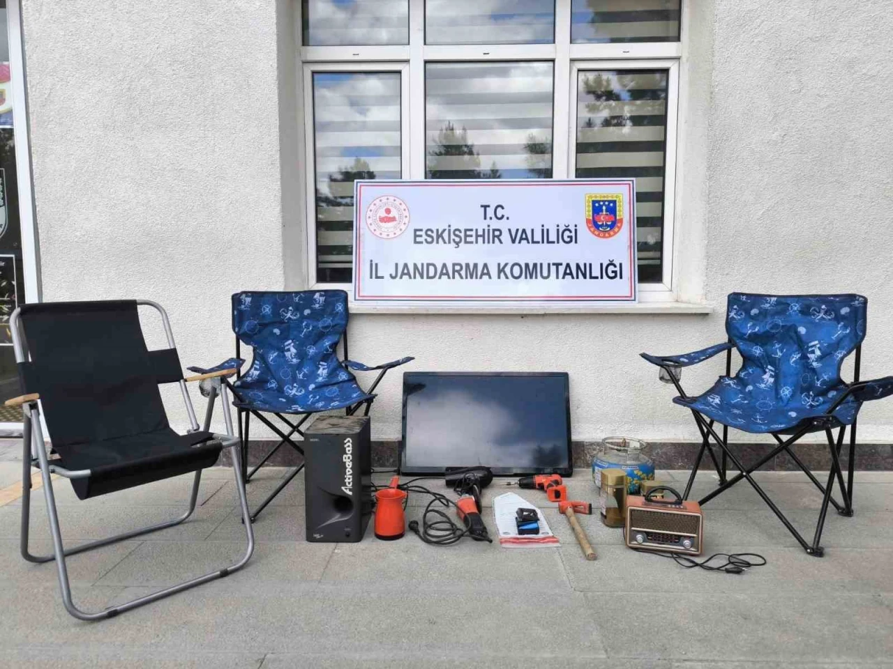 Eskişehir’de ilginç hırsızlık olayı: Bunları da çaldılar!
