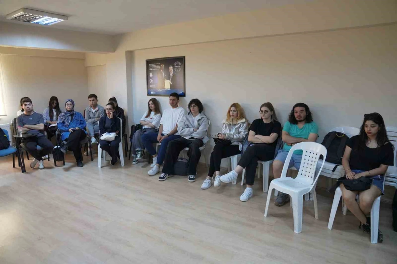 Tepebaşı'nda gençlere toplumsal cinsiyet eşitliği ve flört şiddeti anlatıldı