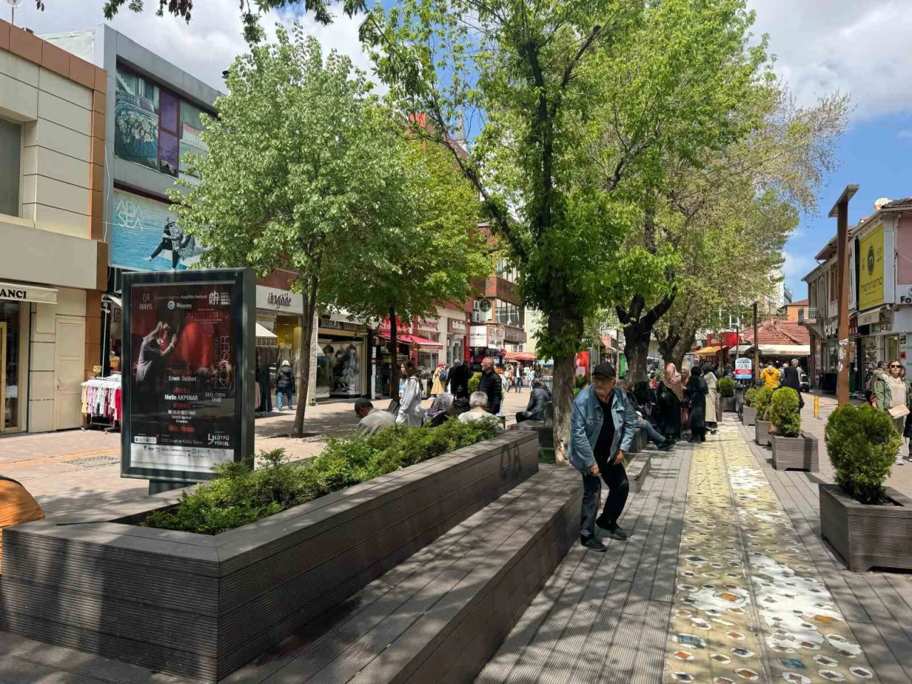 Eskişehir’de Bahar Hareketliliği: Hamamyolu Caddesi Yeniden Canlandı