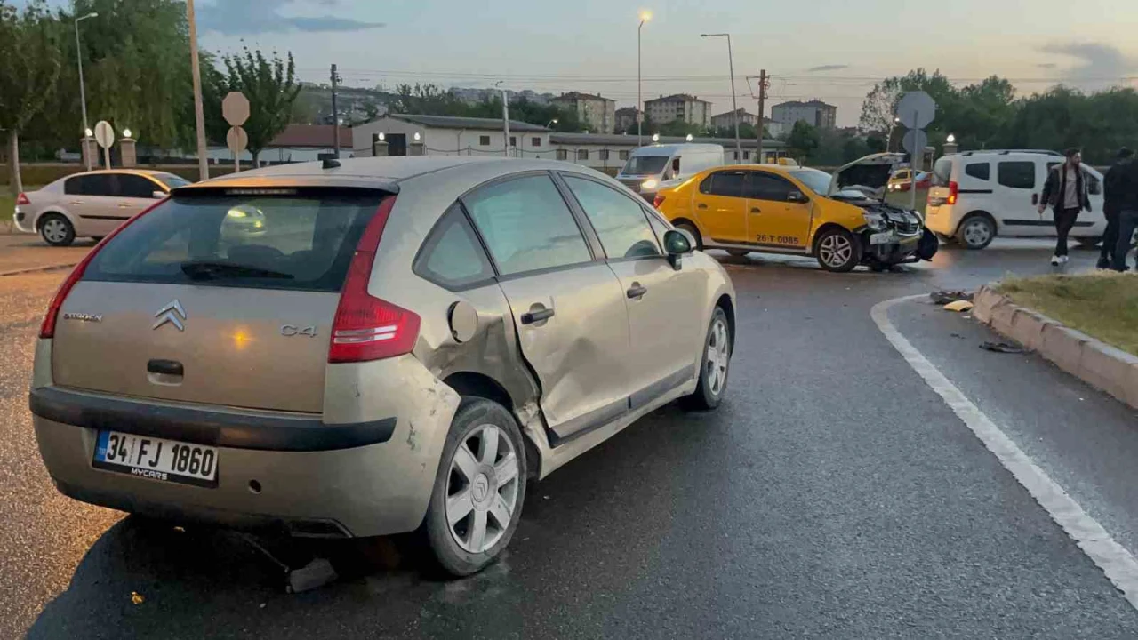 Eskişehir'de kural ihlali yapan taksi kazaya sebep oldu, 1 yaralı