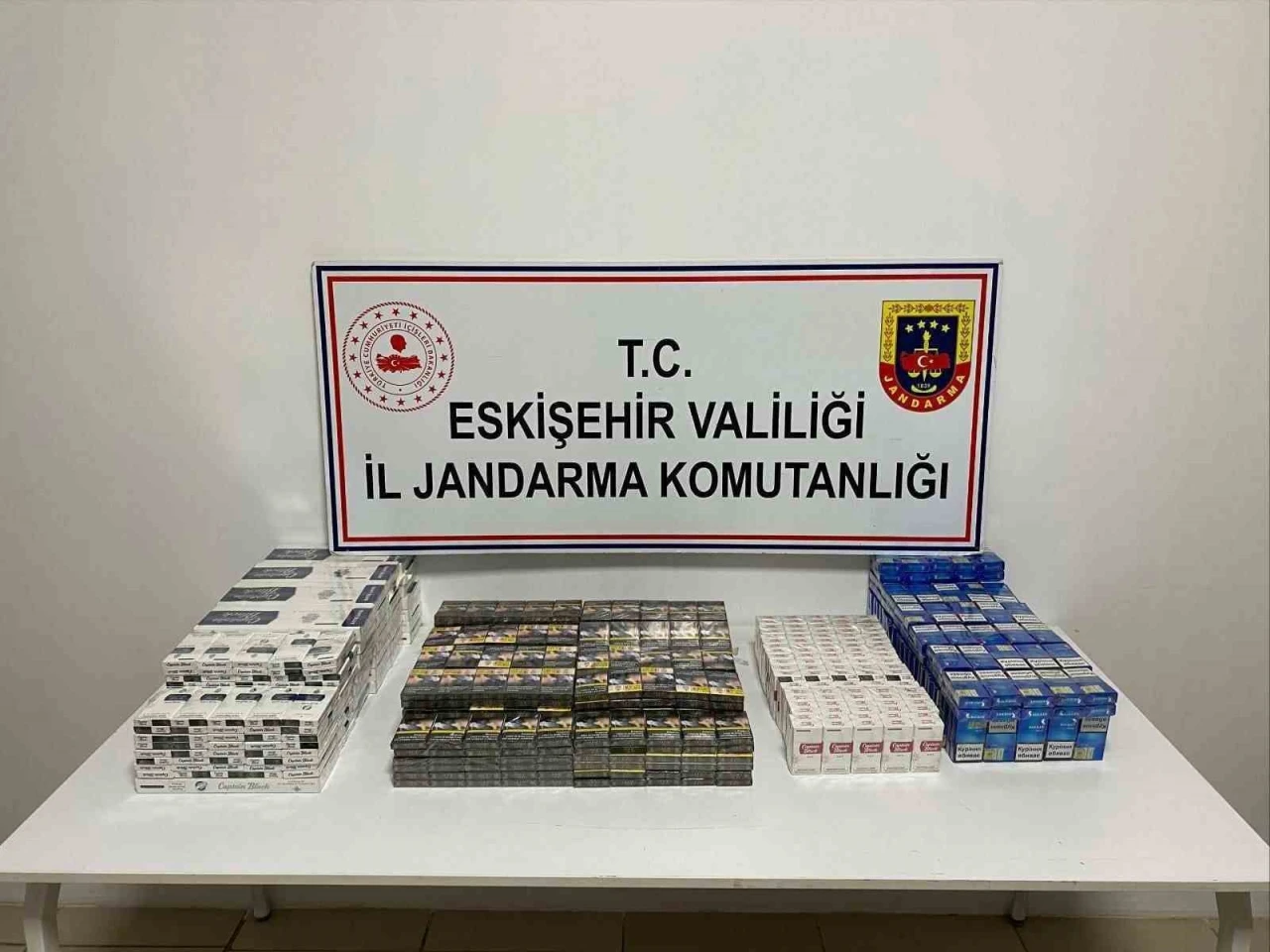Eskişehir'de motosiklet üzerinde bin 100 kaçak sigara ele geçirildi