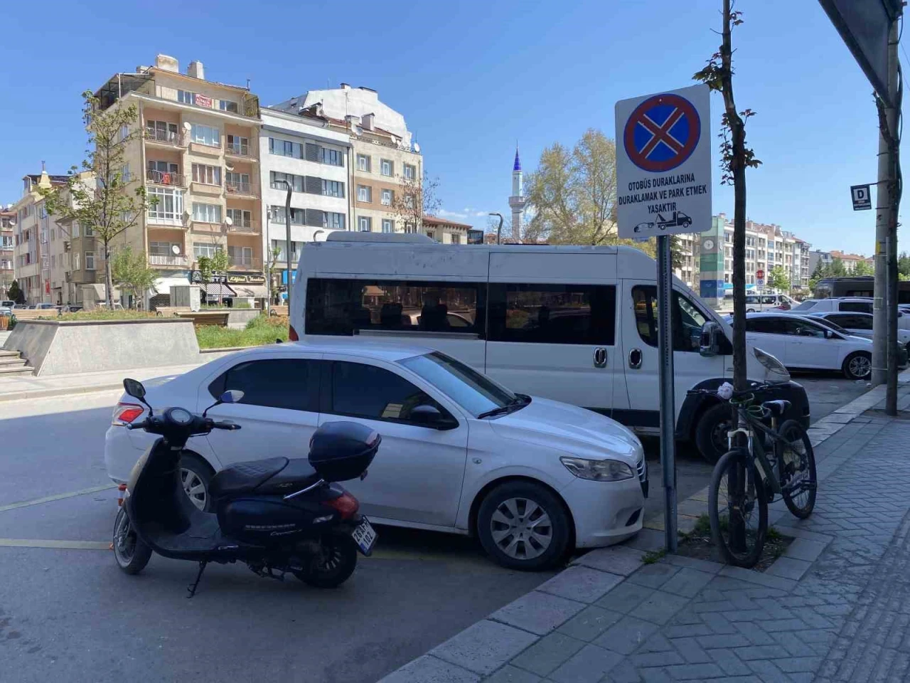 Eskişehir'de otobüs durakları otoparka döndü
