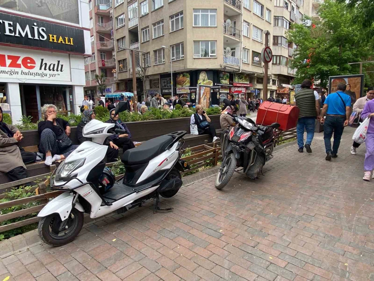 Eskişehir'de park yasağına rağmen motosiklet işgali