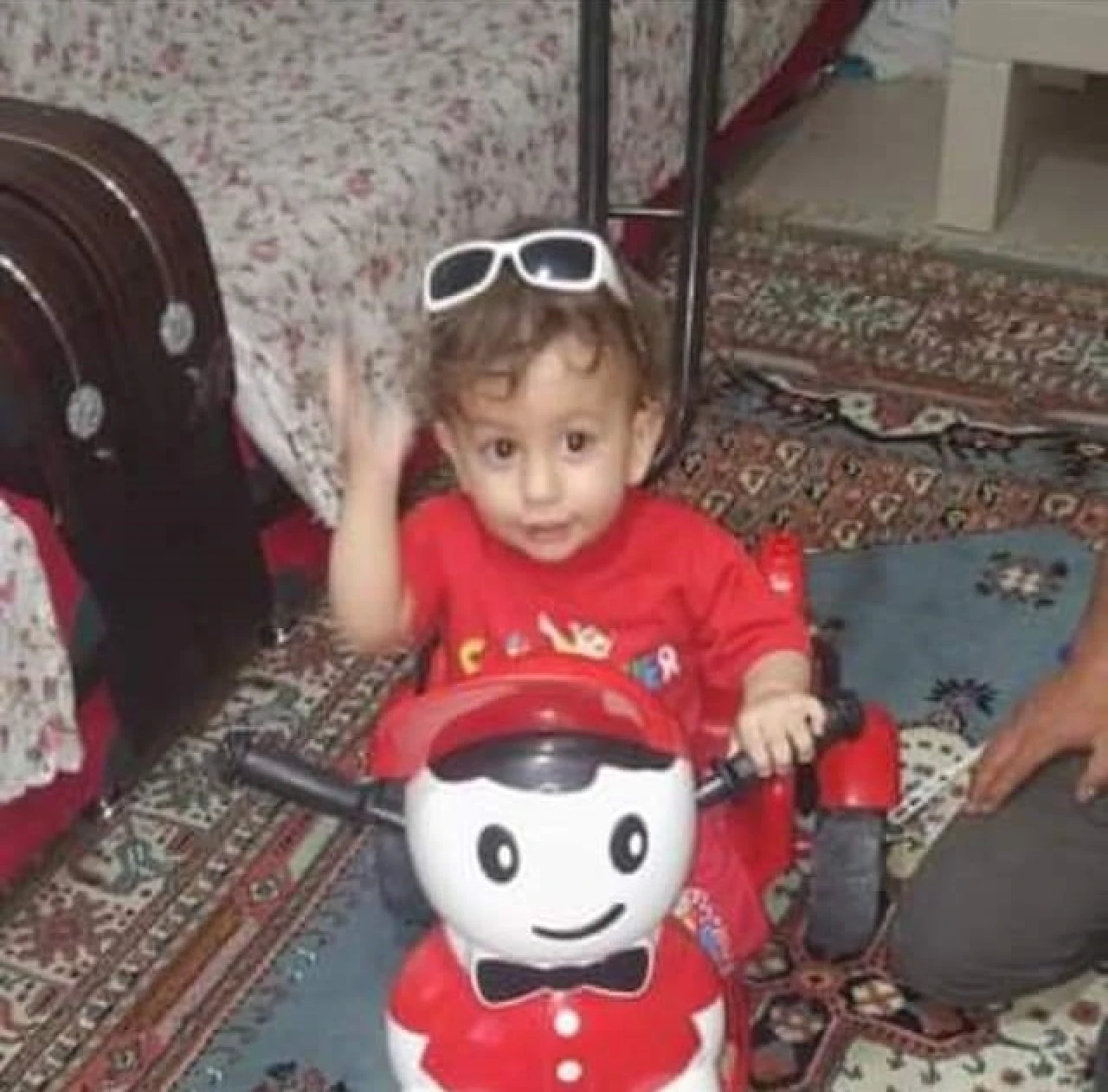 Eskişehir'de sinek ısırığıyla yatağa bağımlı kalan çocuğun önceki halleri yürek burktu