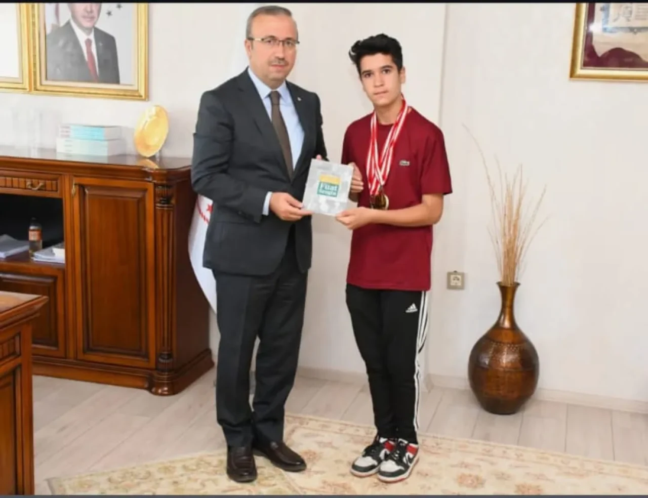 Kars’taki zeka oyunları finalinde büyük başarı: Rojhat İsmail Uğur Türkiye birincisi oldu
