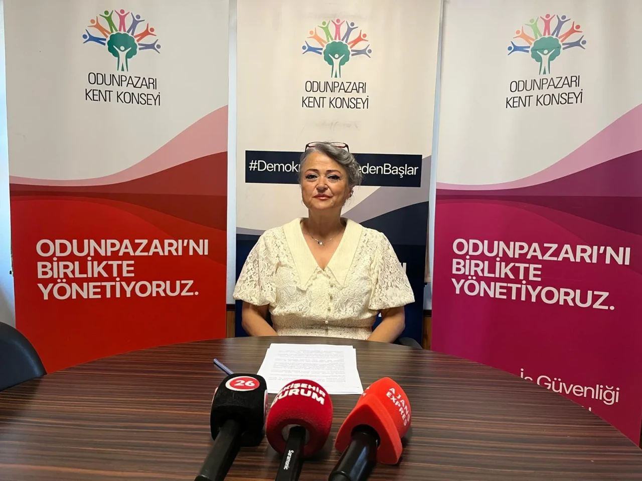 Meral Karayel’den Ayşe Ünlüce’ye çağrı: Mahallemizin sorunlarına çözüm istiyoruz