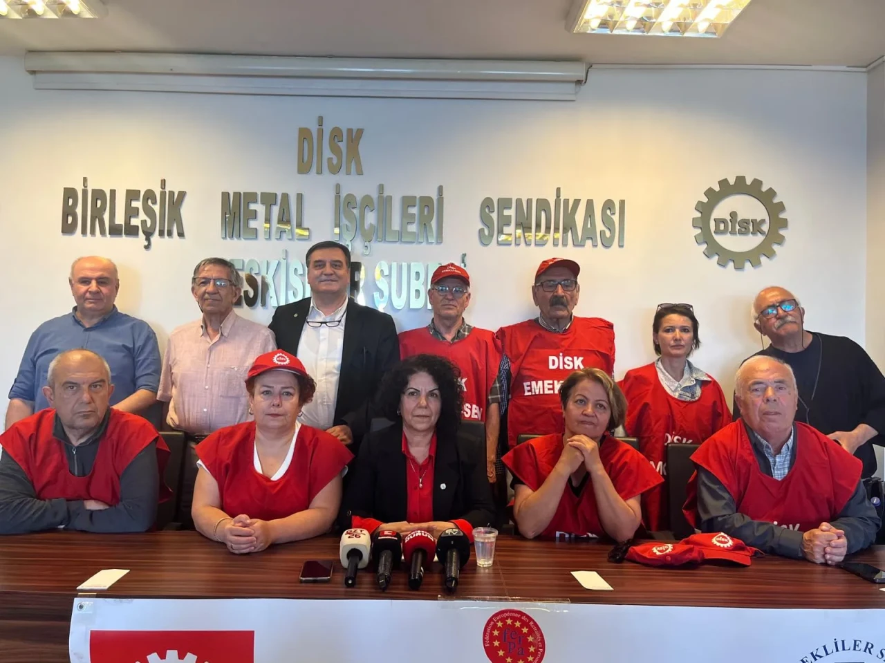 Emeklilerden Bayram Öncesi Geçim Tepkisi: "İkramiyeler pula döndü"
