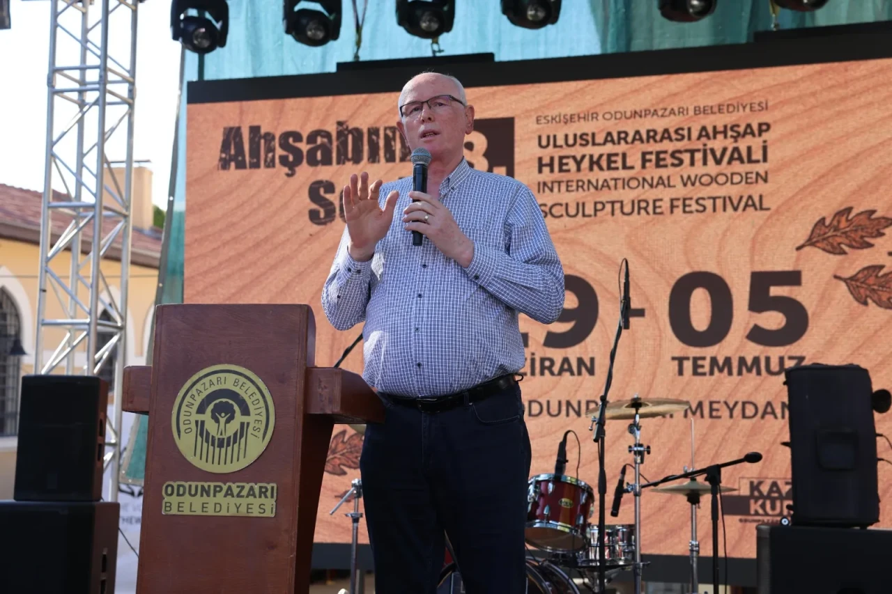 Kazım Kurt’tan festival meydanından çağrı: "Sanat barışın sesi olsun"