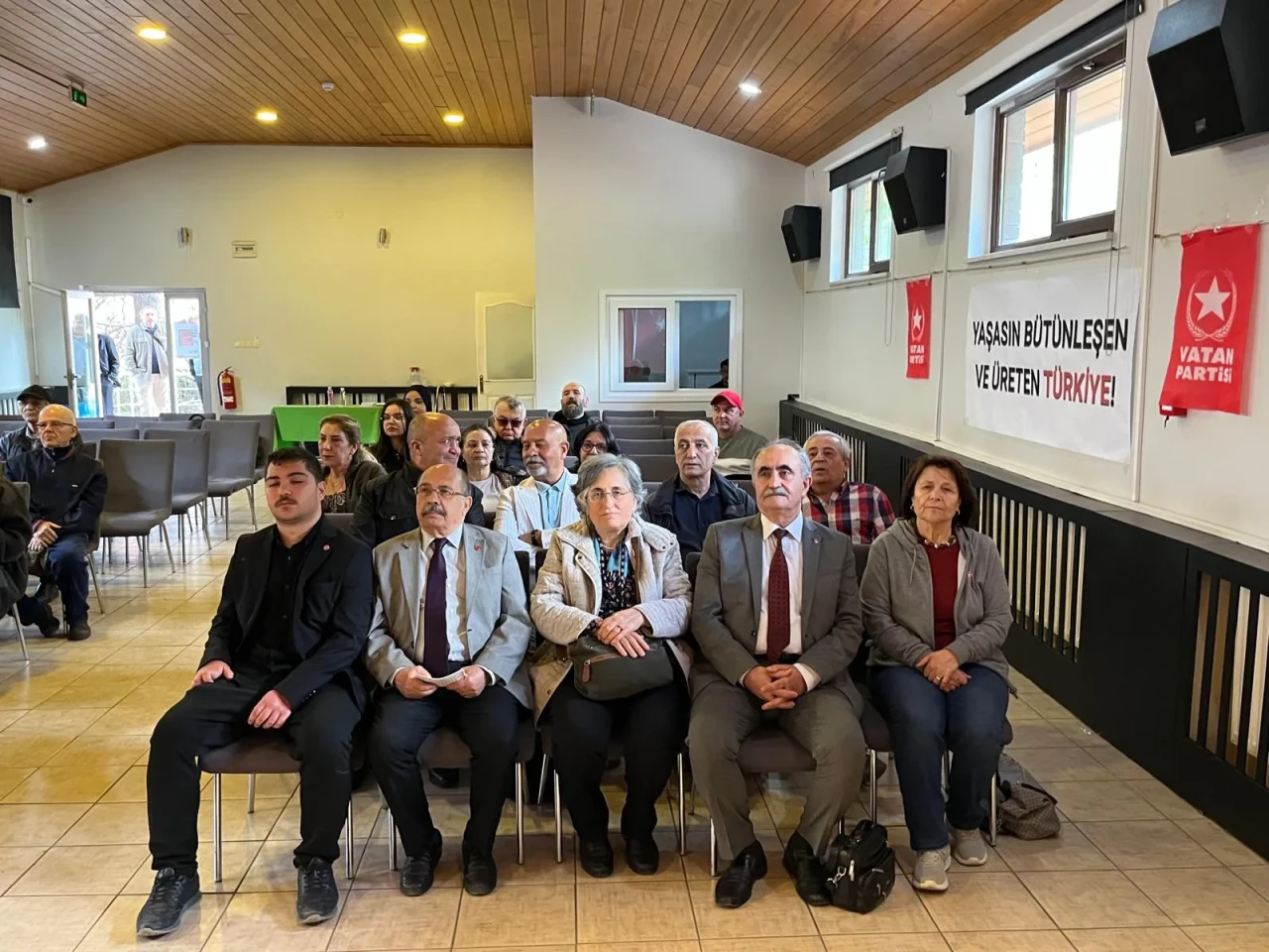 Vatan Partisi Eskişehir İl Kurultayı'nda Mustafa Erdönmez yeniden başkan seçildi