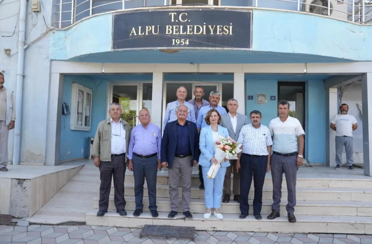 Alpu’da şenlik havası: Ünlüce çocuklarla eğlendi, talepleri dinledi