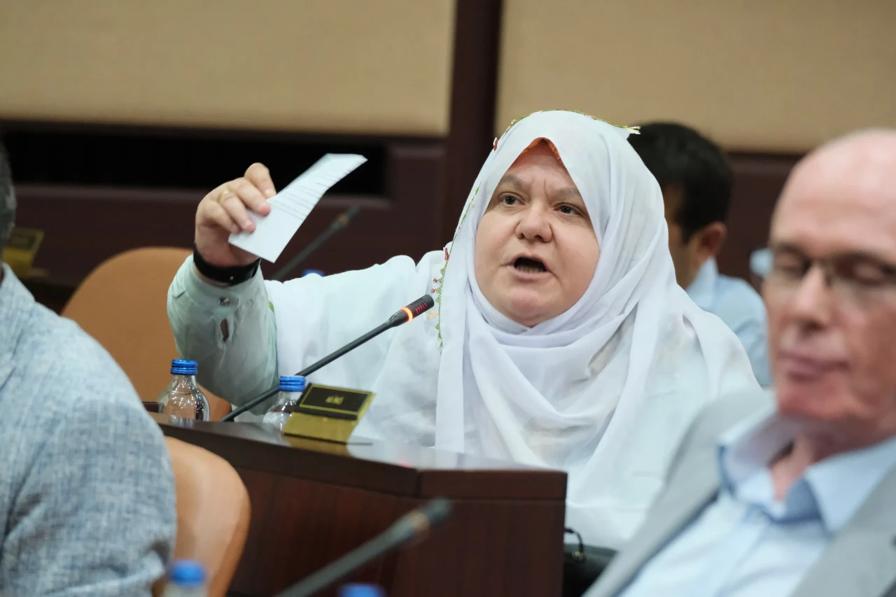Zeynep Güneş'ten Başkan Kurt’a Sert Eleştiriler: “Kendisi Orman Resmi Paylaşmakla Meşgul”