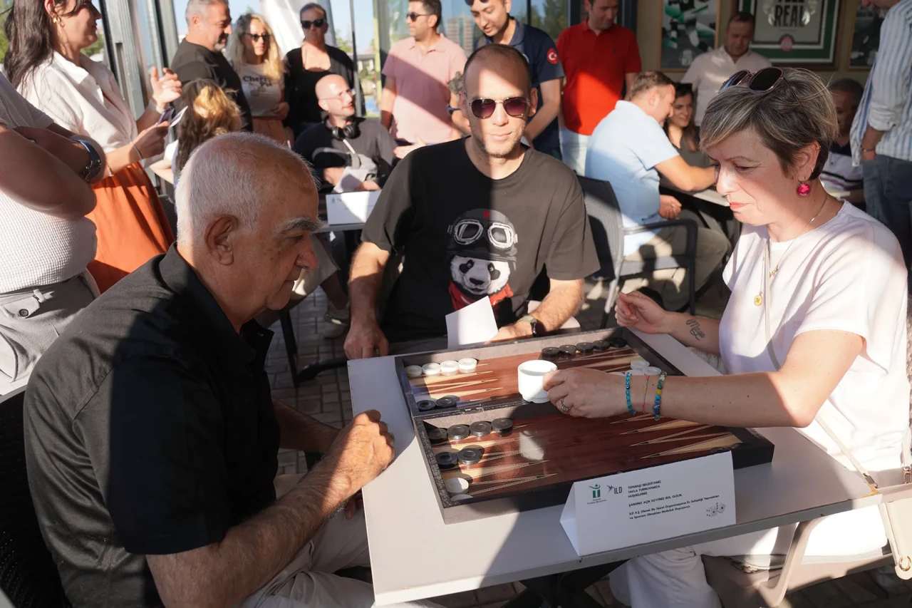 Tepebaşı Belediyesi'nden personele tavla turnuvası