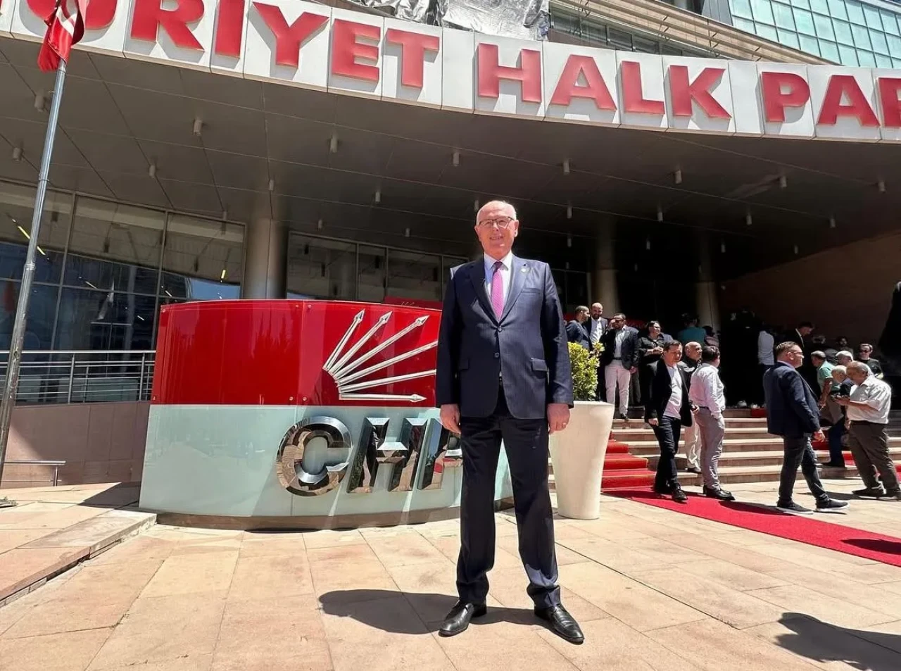 Kazım Kurt: "Kurultay davası redde mahkûm, halkın sorunlarına odaklanalım"