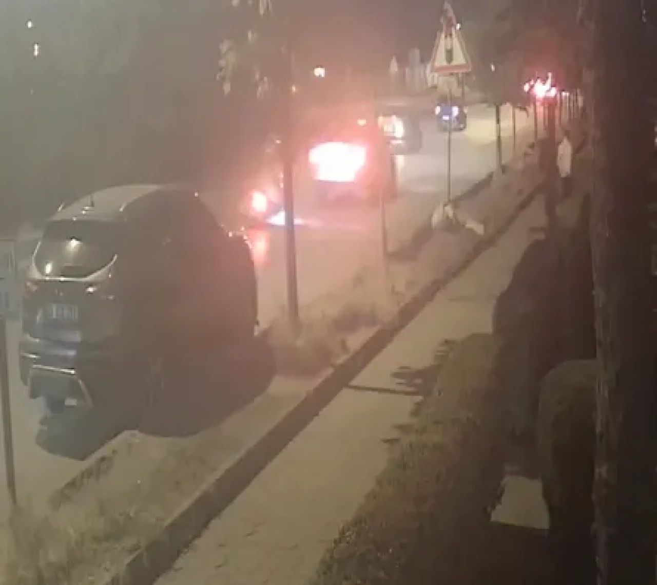 Gençlik Bulvarı'nda kuryeye çarpan otomobil kaçtı