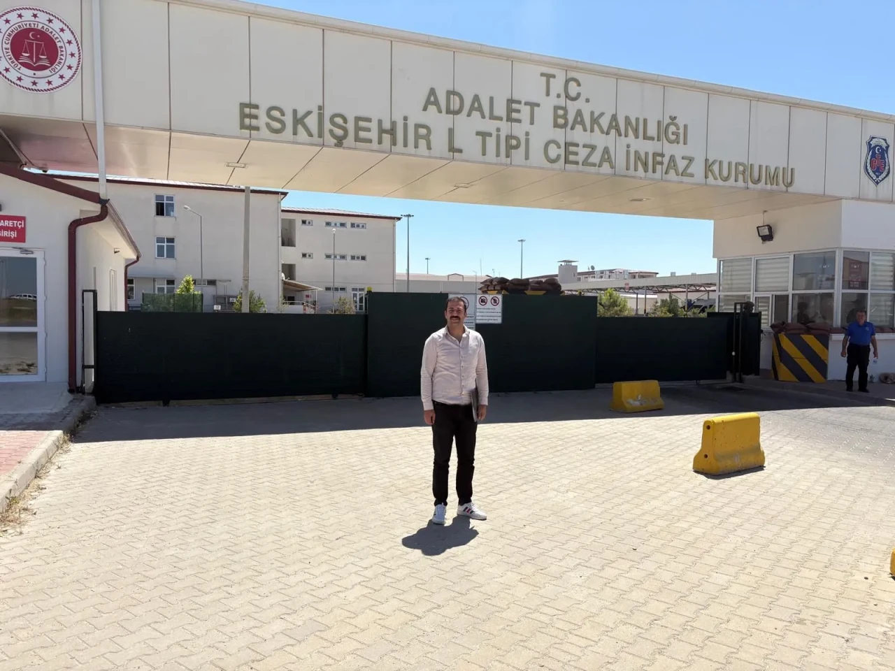 CHP Eskişehir’den Barış Kılıç’a Destek Ziyareti: “Hukuksuzluğa teslim olmayacağız”
