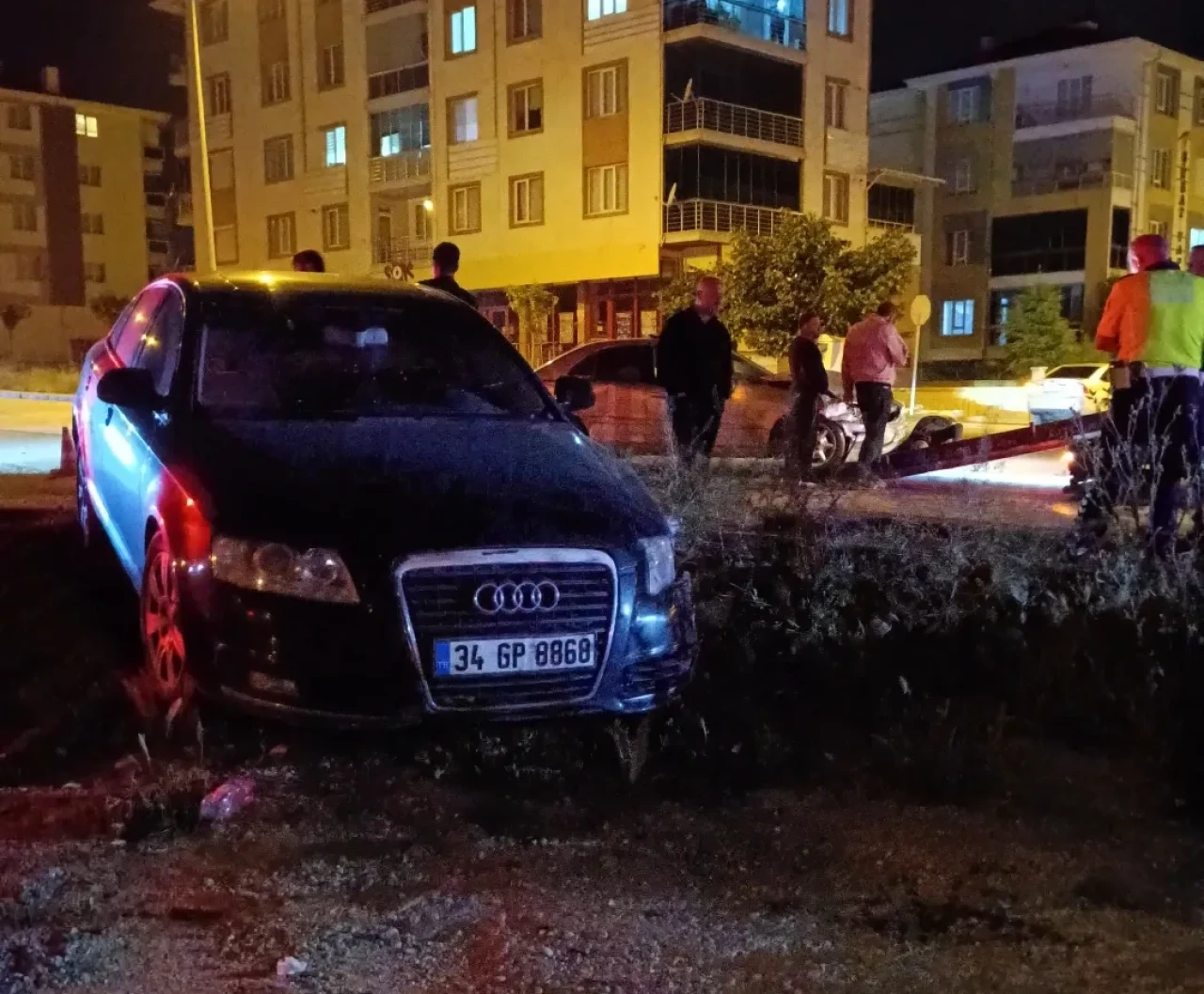 Ara sokaktan çıkan araç seyir halindeki otomobille çarpıştı: 4 yaralı