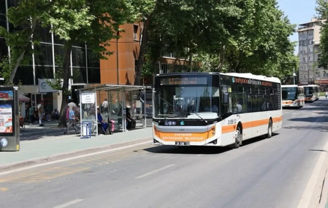 Eskişehir’de tramvay ve otobüs düzenlemesi: Yarın yolculuk yapacaklar dikkat!