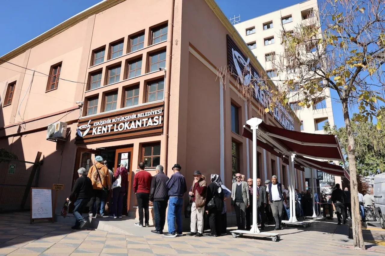 “Eskişehir Kent Lokantası yeni adresinde: Sıcak yemek desteği sürüyor”