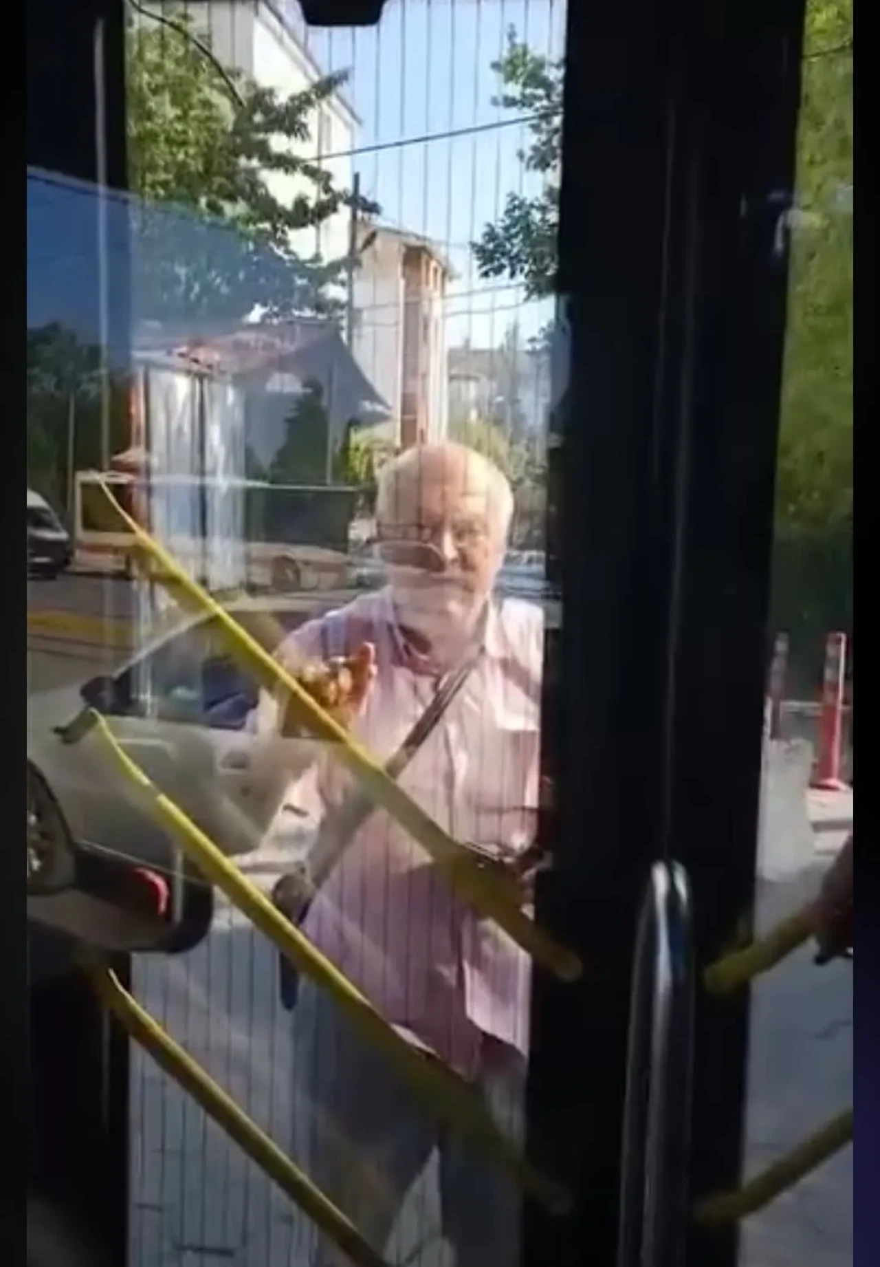 Durak Dışında Otobüse Binemeyen Yolcu Şoföre Zor Anlar Yaşattı