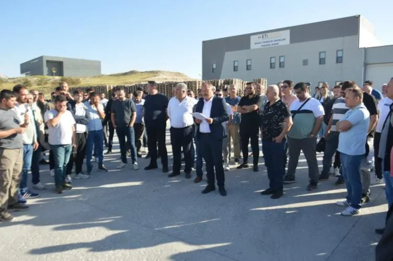TÜRK-İŞ’ten Kamu Toplu Sözleşme Sürecine Tepki: “Geçinemiyoruz” Eylemleri Başlatılıyor
