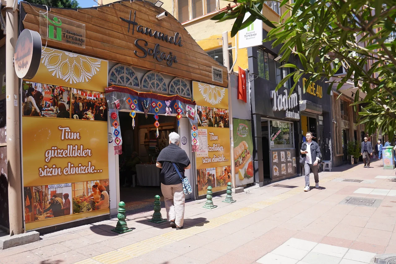 Kadınların Emeğiyle Renklenen Hanımeli Sokağında Bayram Yoğunluğu