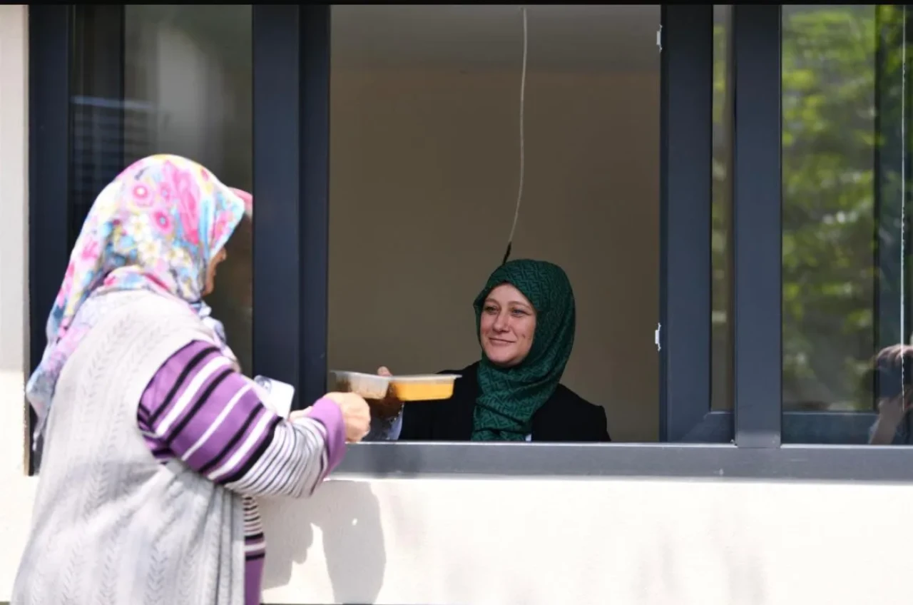 Başkan Akın’ın "Yakın Mutfak" projesi binlerce kişiye umut oldu