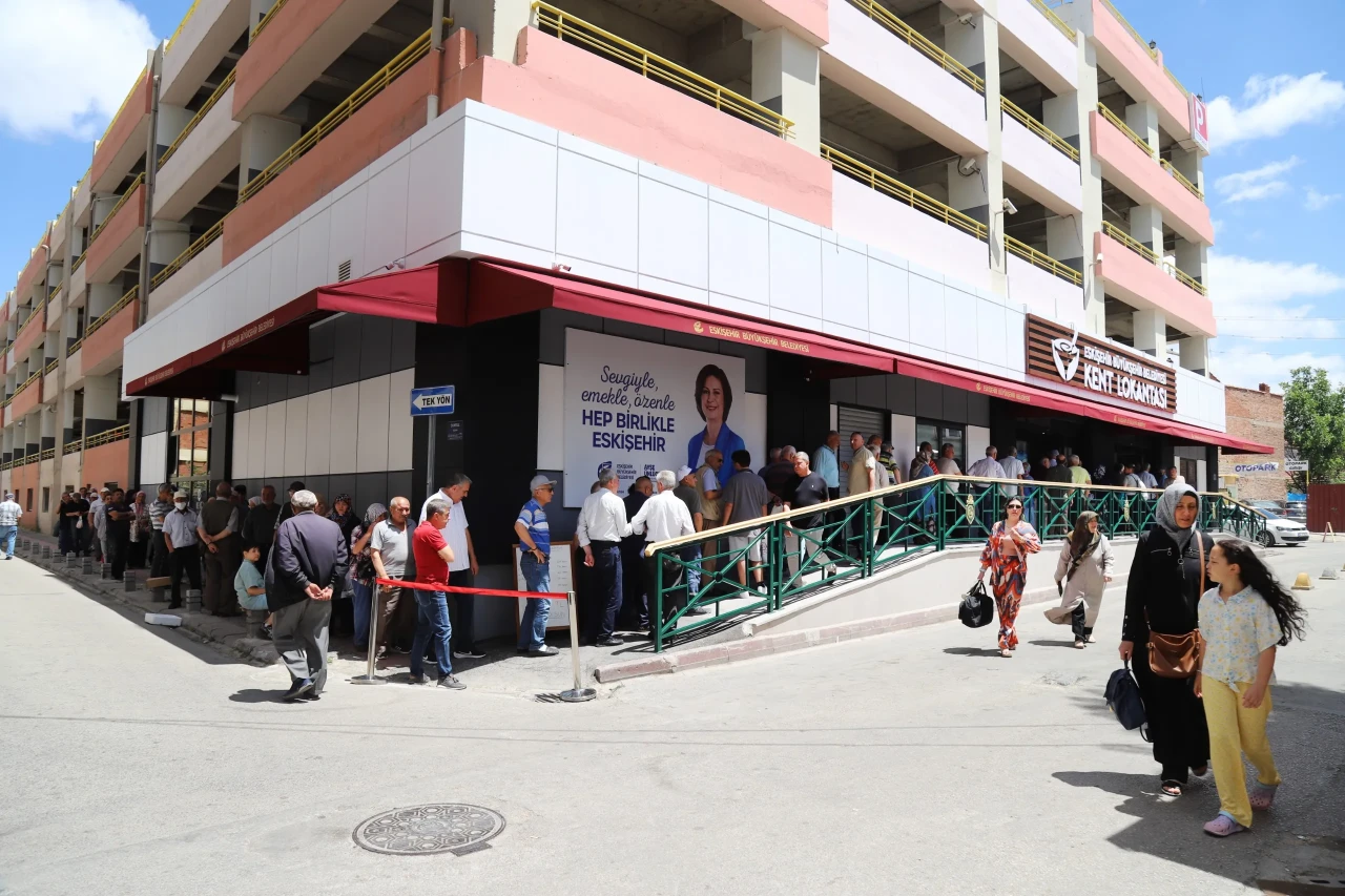 Eskişehir’de Kent Lokantası Taşındı, İlk Günden Doldu Taştı