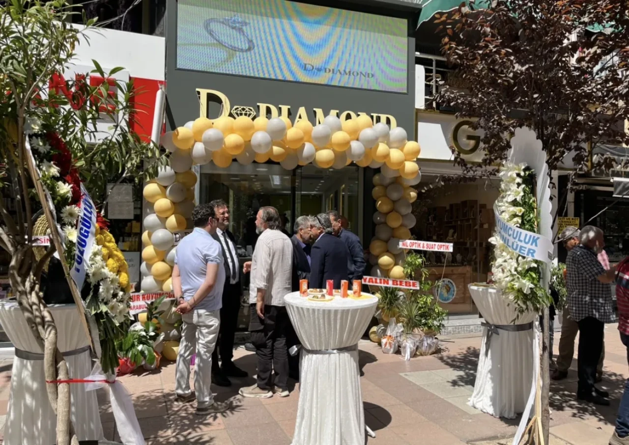 Zarafetin ve Şıklığın Yeni Adresi D Diamond, Eskişehir’de Yeni Mağazasıyla Hizmete Girdi