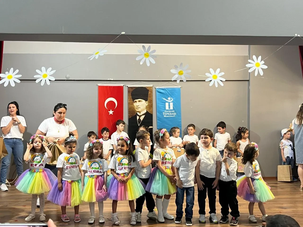 Tepebaşı Belediyesi’nin minik öğrencileri mezuniyet coşkusunu yaşadı