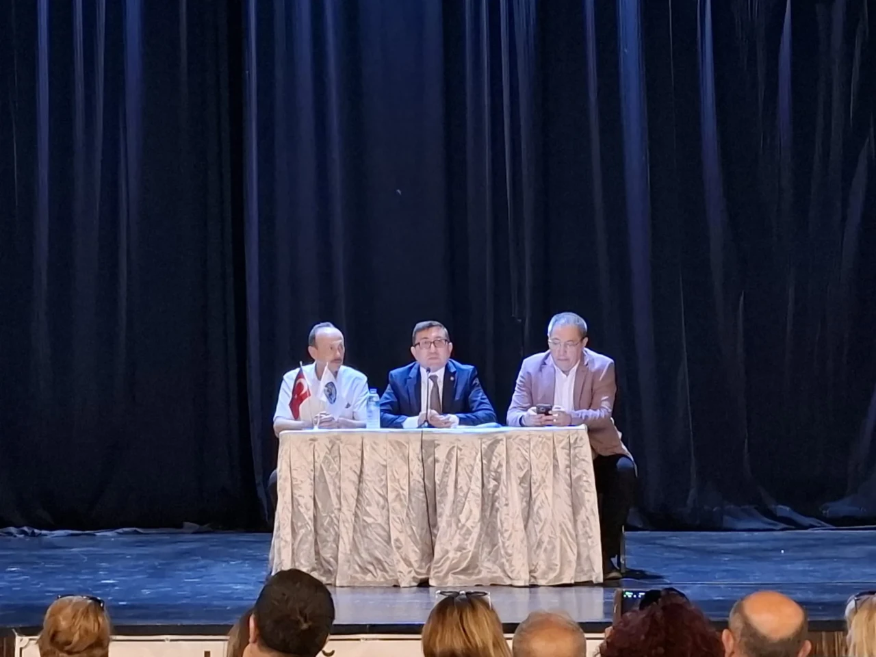 Tek listeyle gidilen seçimde yeniden başkan seçildi