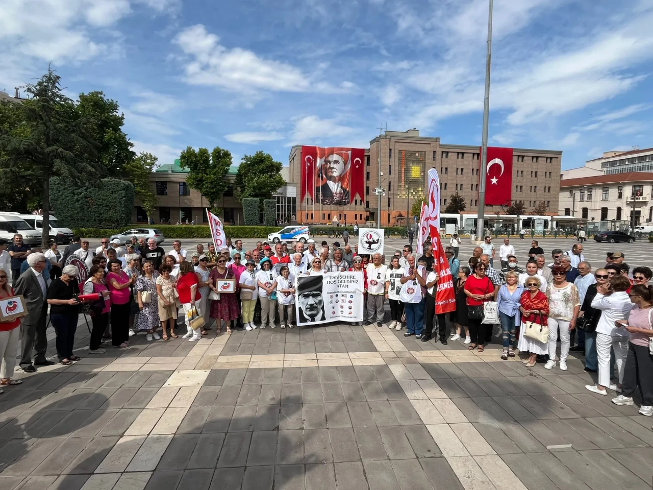Demokratik Kitle Örgütlerinden Anlamlı Tören ve Sert Mesajlar