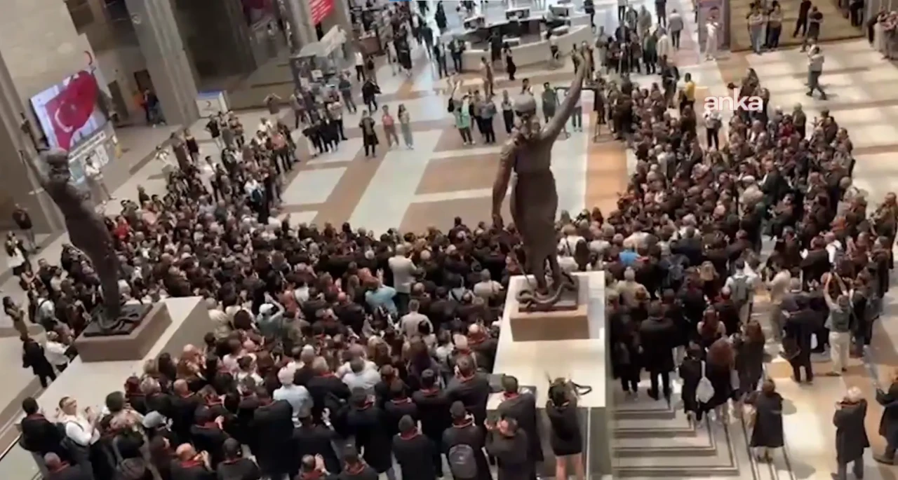 Tutuklu Avukat İçin Çağlayan’da Siyah Balonlu Protesto