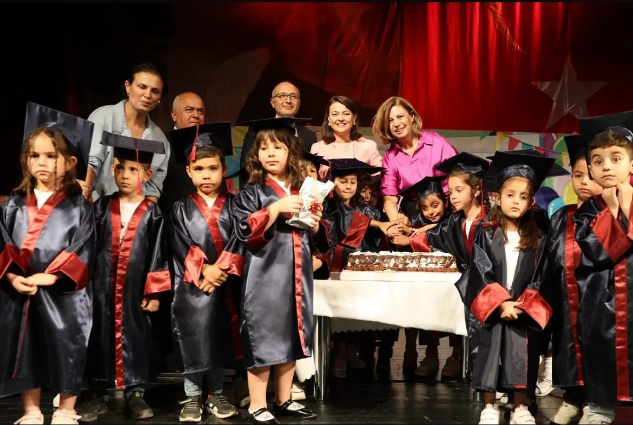 Başkan Ünlüce Mezuniyet Heyecanına Ortak Oldu