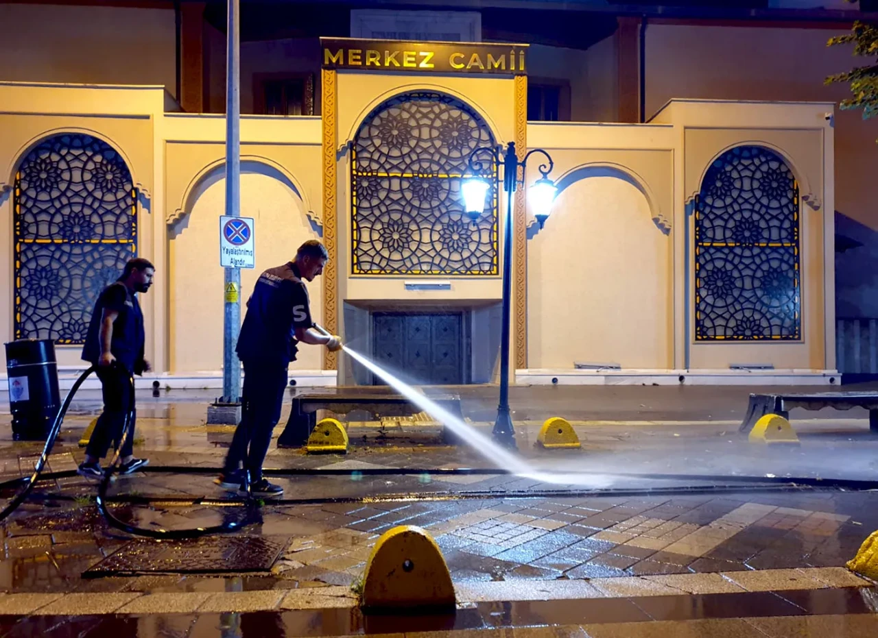 Yalova’da Gece Boyu Kapsamlı Temizlik Seferberliği
