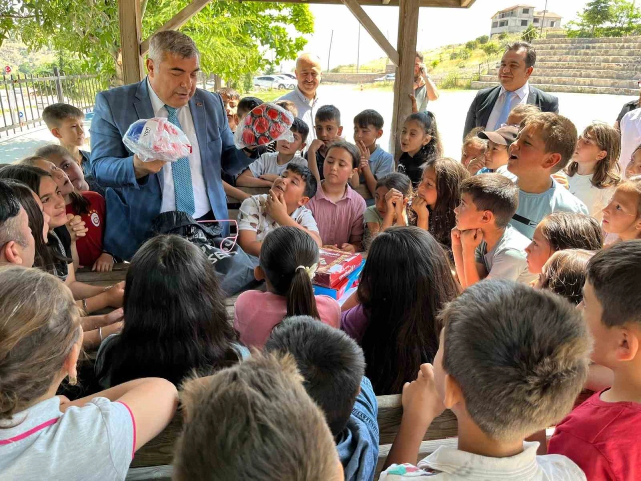 Miraç Sünnetci’den Aile ve Oyun Haftası’na renkli ziyaret