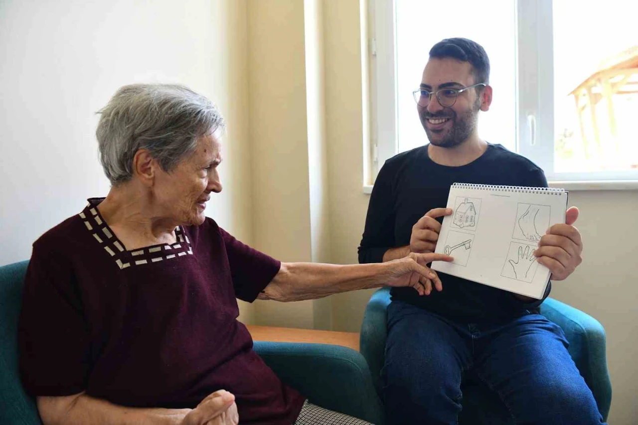 Alzheimer Hastalarına Dil ve Bilişsel Terapi Desteği Tepebaşı'nda Başladı