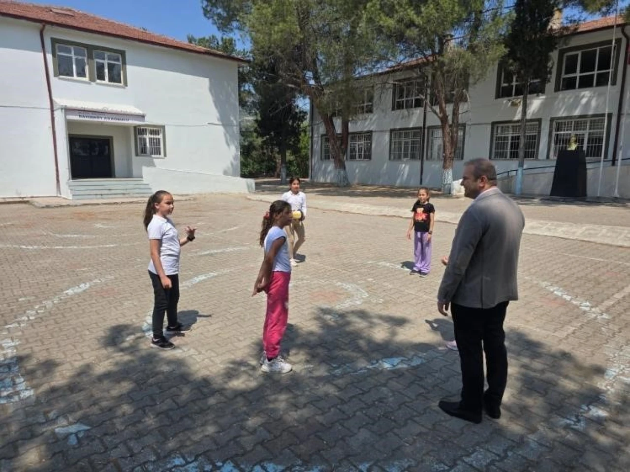 Eğitim Yılının Son Gününde Sınıflarda Başkan Sürprizi