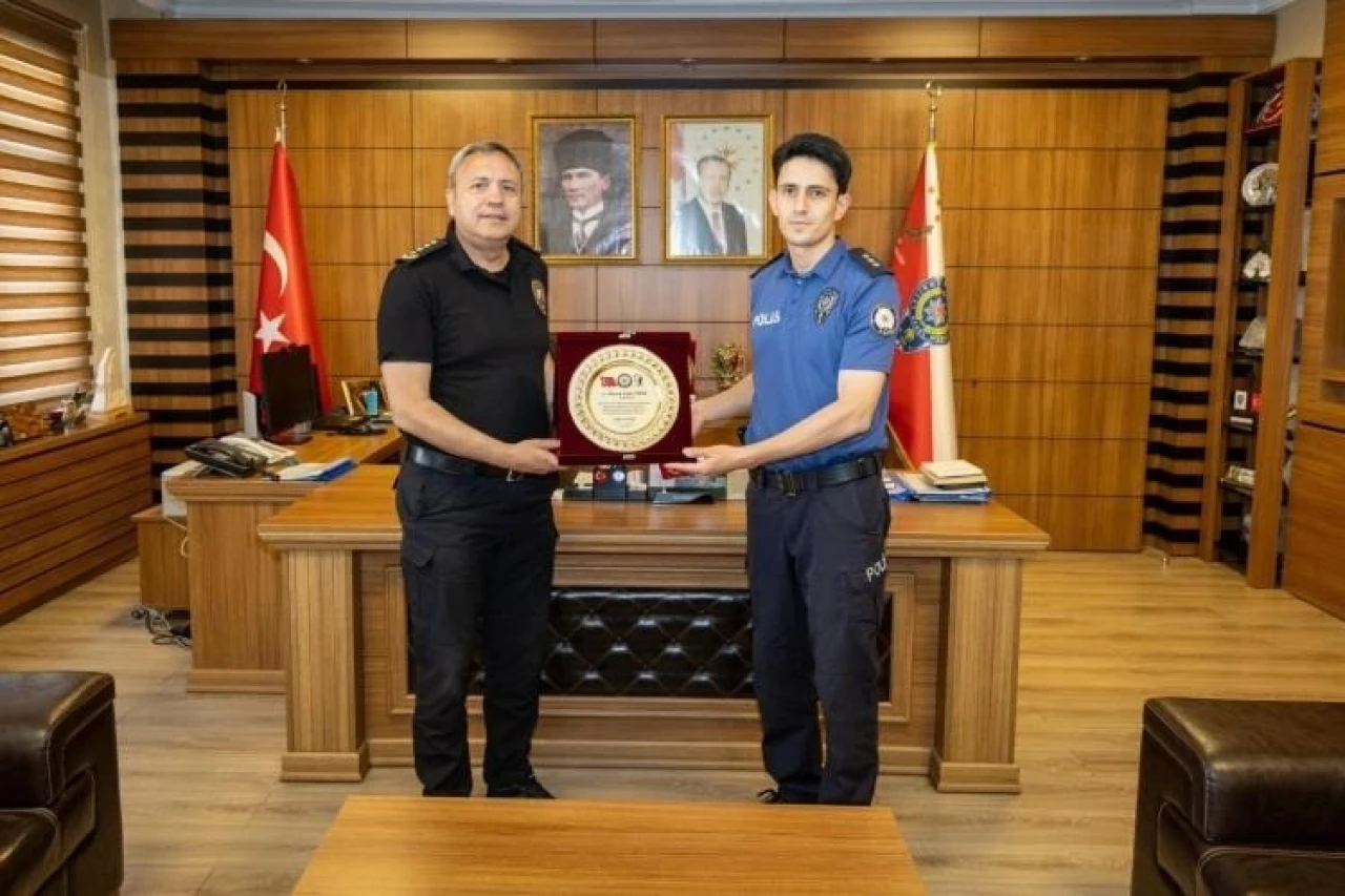 "Görev Yeri Değişti, Takdir Değişmedi