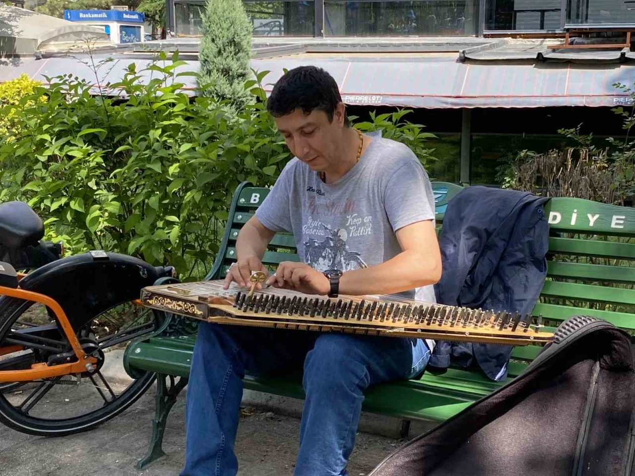 Bayramda Eskişehir sokakları 'kanun' müziğiyle renklendi