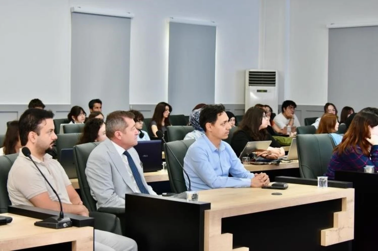 Macar Akademisyenlerden Bilecik’te Yapay Zekâ Dersi
