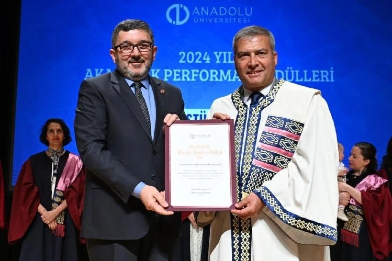 Rektör Kaplancıklı’ya Akademik Üstün Başarı Ödülü